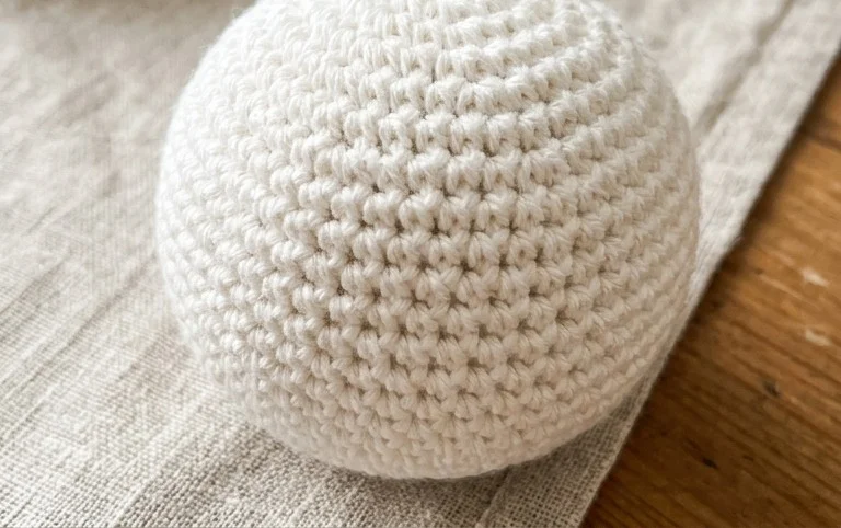 Crochet Beautiful Christmas Ball - Crochet Ideas